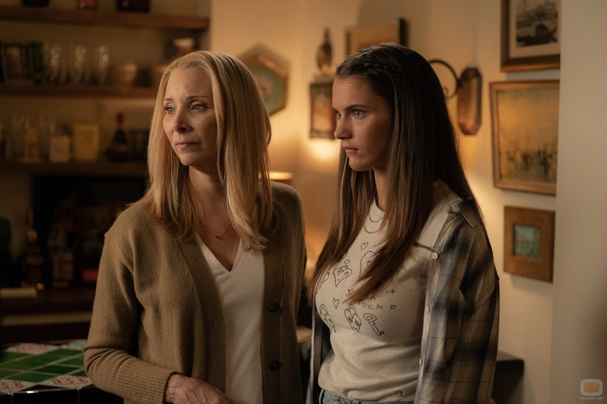 Lisa Kudrow y Chloe East en 'Oferta final' de 'No Good Deed'