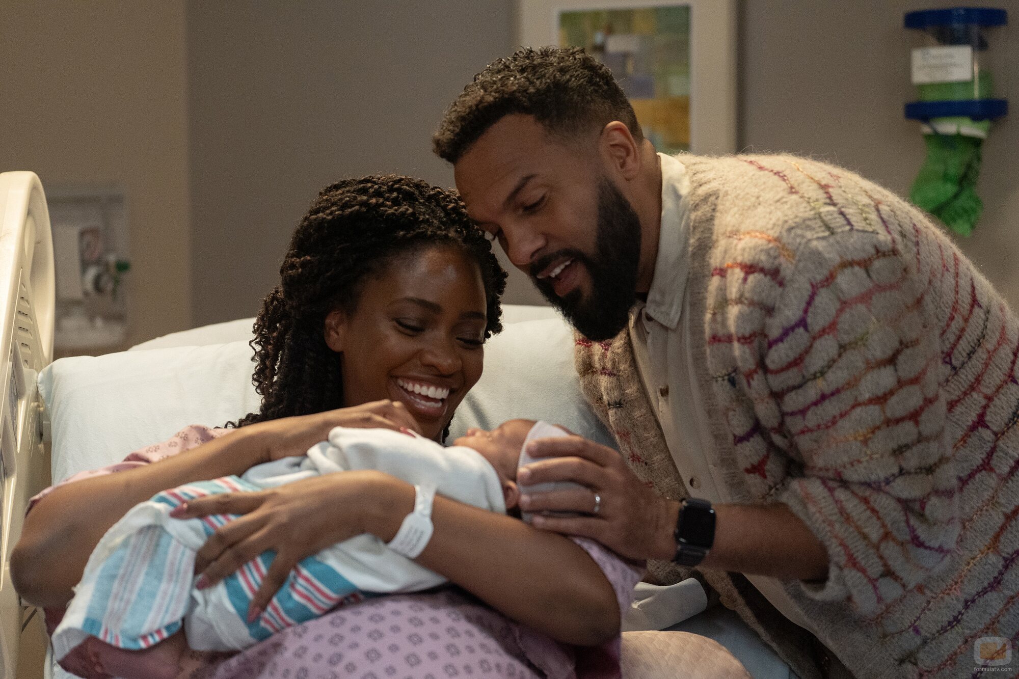 Teyonah Parris y O-T Fagbenle en Capítulo 7 titulado 'Oferta final' de 'Fachadas'