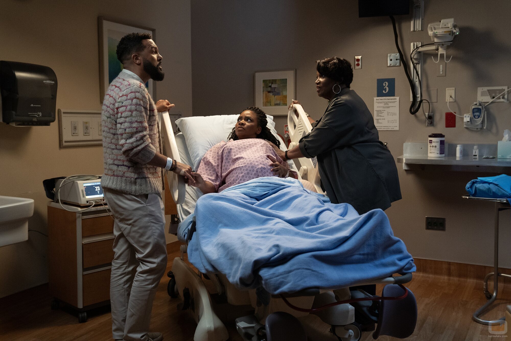 Teyonah Parris y O-T Fagbenle en 1x07 'Oferta final' de 'Fachadas'