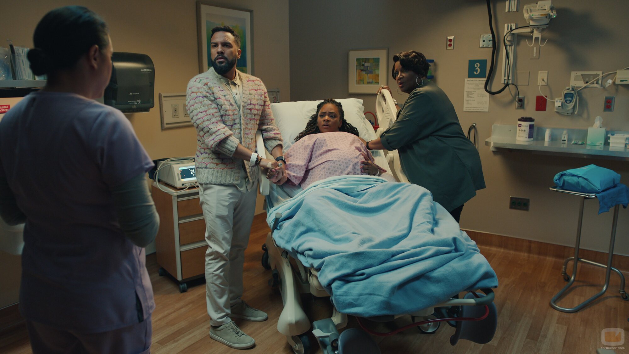 Still de Teyonah Parris y O-T Fagbenle en Capítulo 7 titulado 'Oferta final' de 'Fachadas'