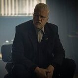 Tim Robbins en Capítulo 2 titulado 'La orden' de 'Silo'