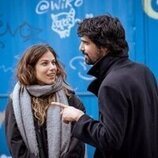 Francesco Carril y Iria del Río en 1x01 '2015' de 'Los años nuevos'