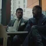 Colman Domingo y Deon Cole en 1x02 'Yibuti' de 'La locura'