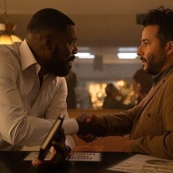 Ennis Esmer y Colman Domingo en el 1x08 de 'The Madness'