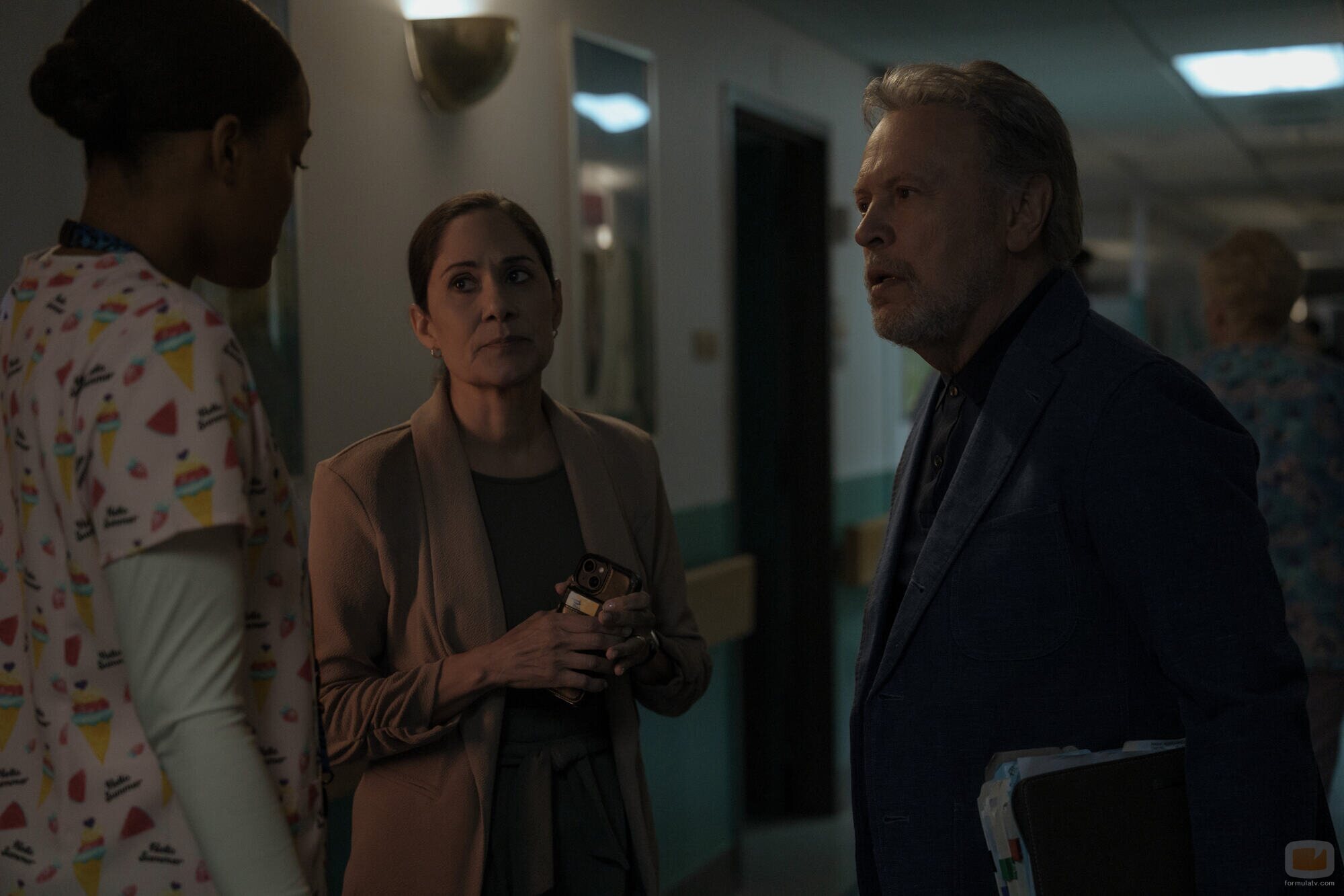 Billy Crystal y Sakina Jaffrey en el 1x03 de 'Before'