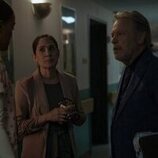 Billy Crystal y Sakina Jaffrey en el 1x03 de 'Before'