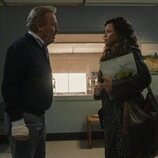 Billy Crystal y Rosie Perez en el 1x04 de 'Before'