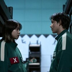 Yim Si-wan y Jo Yuri en el 'O X' de 'Squid Game'