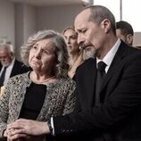 Fele Martínez y Ascen López en 3x01 'Hombres evolucionantes' de 'Machos Alfa'