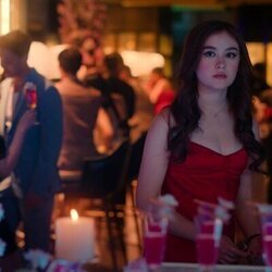 Anna Cathcart en Capítulo 7 titulado 'El golpe de gracia' de 'Besos, Kitty'