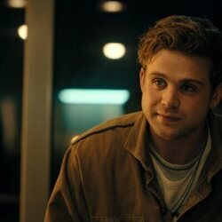 Leo Woodall en 1x01 titulado 'Un nuevo patrón' de 'Prime Target'