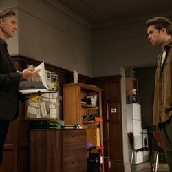 David Morrissey y Leo Woodall en 1x01 titulado 'Un nuevo patrón' de 'Prime Target'