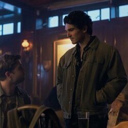 Leo Woodall y Fra Fee en 'La secuencia' de 'Prime Target'