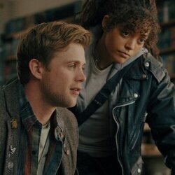 Quintessa Swindell y Leo Woodall en 1x03 'La secuencia' de 'Prime Target'