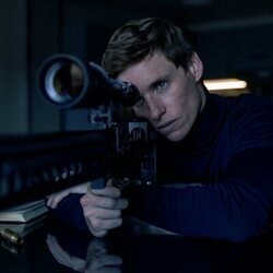 Eddie Redmayne en 1x01 titulado 'Episodio 1' de 'Chacal'