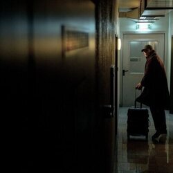 Eddie Redmayne en la temporada 1 y el capítulo 01 de 'Chacal'