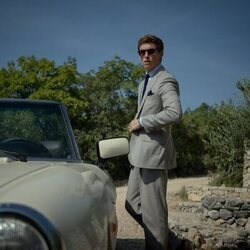 Eddie Redmayne en el 1x09 de 'The Day of The Jackal'