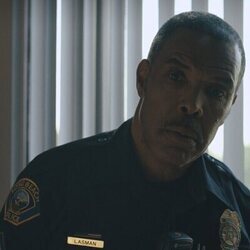 Eriq La Salle en la temporada 1 y el capítulo 01 de 'On Call'