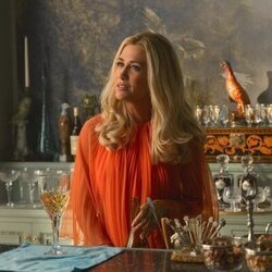 Kristen Wiig en el 1x03 de 'Palm Royale'
