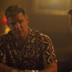 Ricky Martin en 1x08 'Maxine salva a la ballena' de 'Palm Royale'