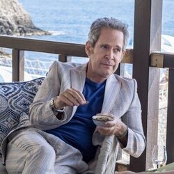 Tom Hollander en el 2x04 de 'The White Lotus'