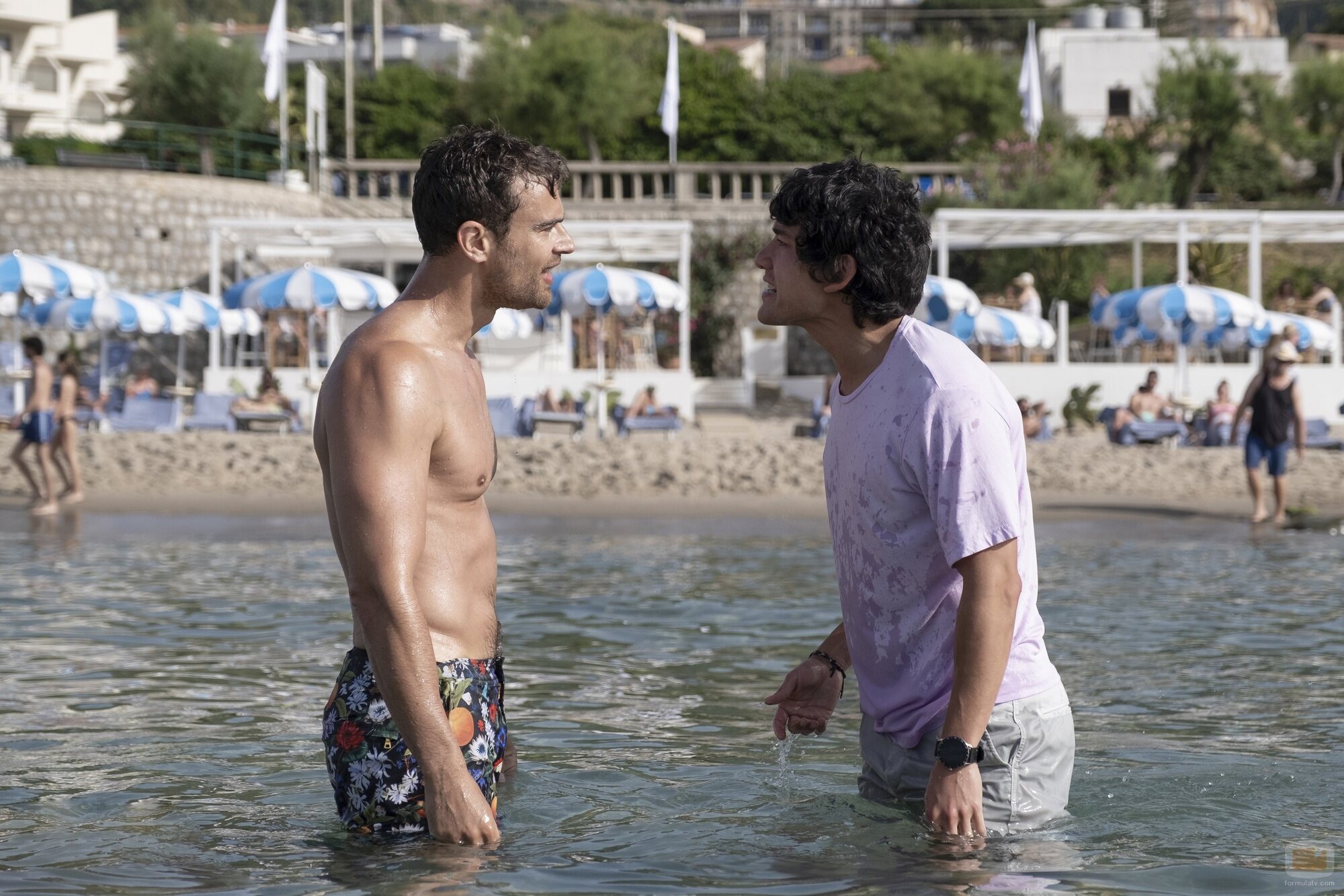 Theo James y Will Sharpe en 2x07 titulado 'Arrivederci' de 'The White Lotus'