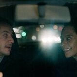 Rosalind Eleazar y Dustin Demri-Burns en 1x04 titulado 'Horario de visitas' de 'Slow Horses'