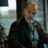 Hugo Weaving en el 4x05 de 'Slow Horses'