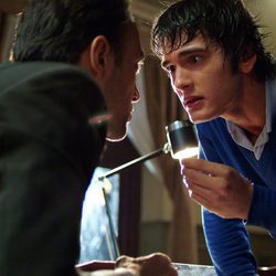 Iván (Yon González) junto a su padre en 'El internado' Jacques Noiret