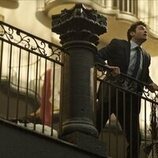 Noah Centineo en 2x03 'T.C.M.A.U.A.' de 'El nuevo empleado'
