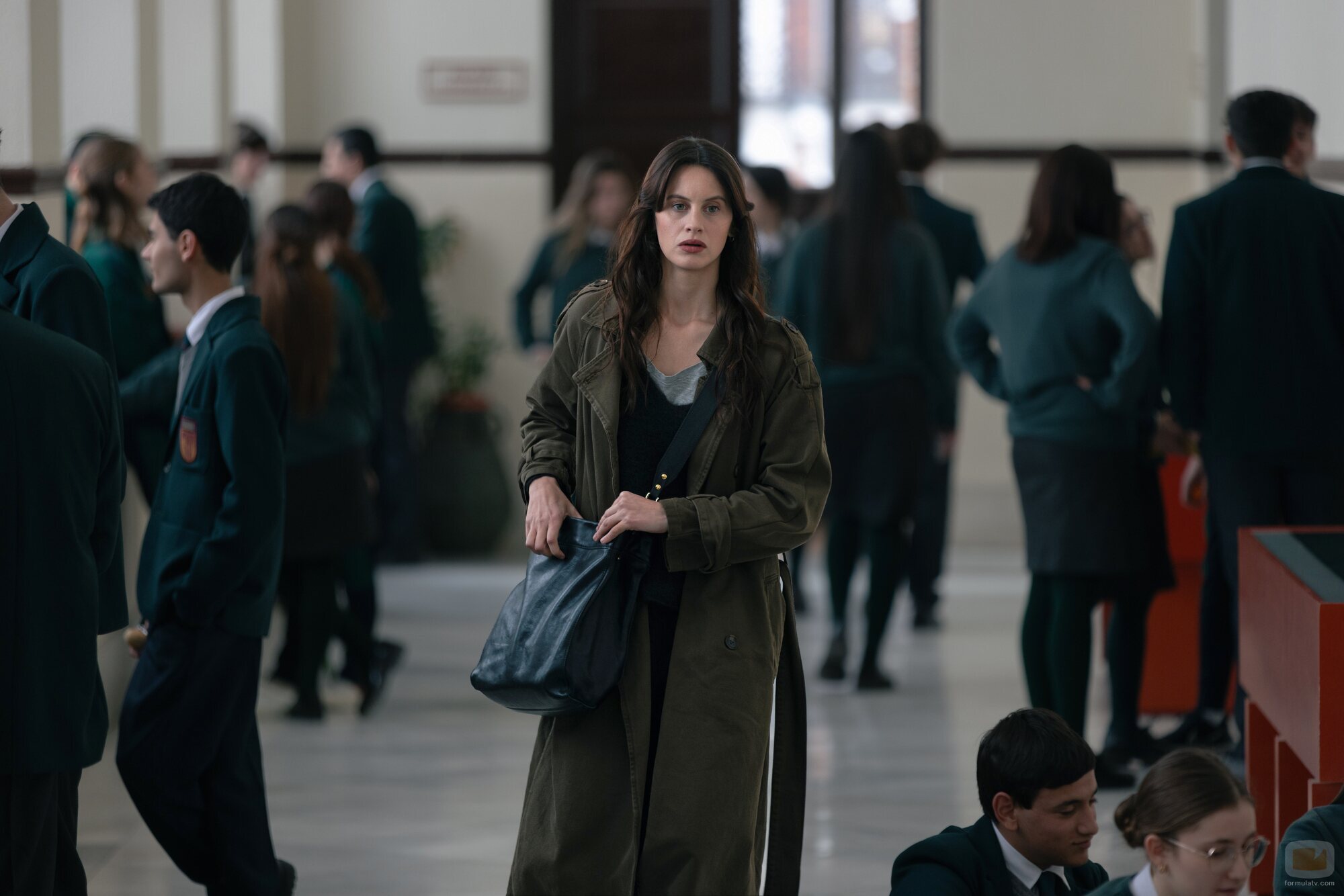 Milena Smit en la temporada 2 y el capítulo 01 de 'La chica de nieve'