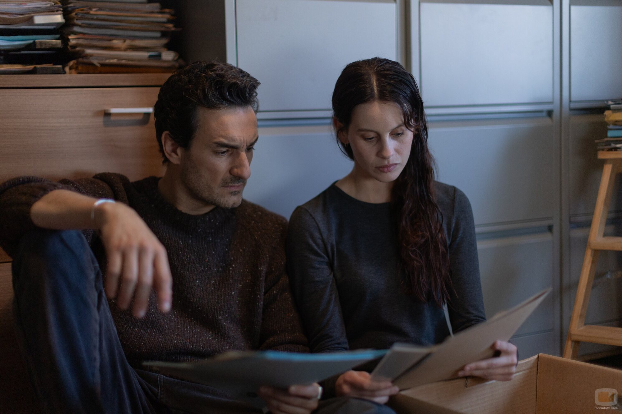 Miki Esparbé y Milena Smit en 'Episodio 4' de 'La chica de nieve'