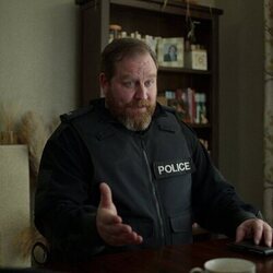 Jamie Michie en 'Episodio 6' de 'Mi reno de peluche'