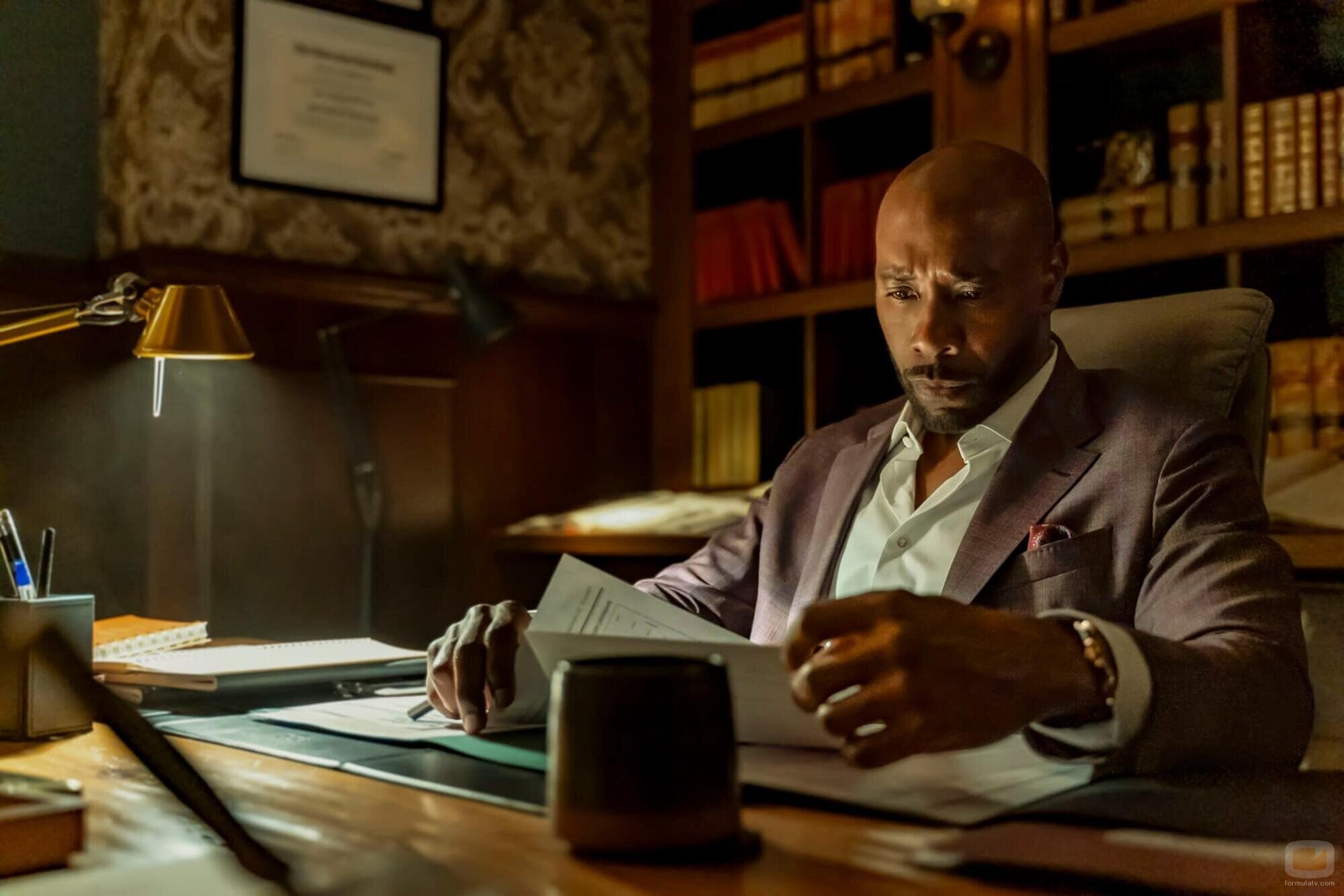 Morris Chestnut en 1x01 'Watson' de 'Watson'