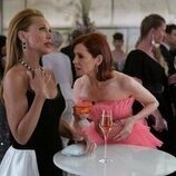 Foto de Vanessa Williams y Carrie Preston en 2x04 titulado 'Los diamantes son para Elsbeth' de 'Elsbeth'