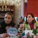 Carrie Preston y Carra Patterson en el 2x06 de 'Elsbeth'