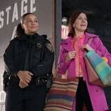 Carrie Preston y Carra Patterson en Capítulo 8 titulado 'Fatigas y problemas' de 'Elsbeth'