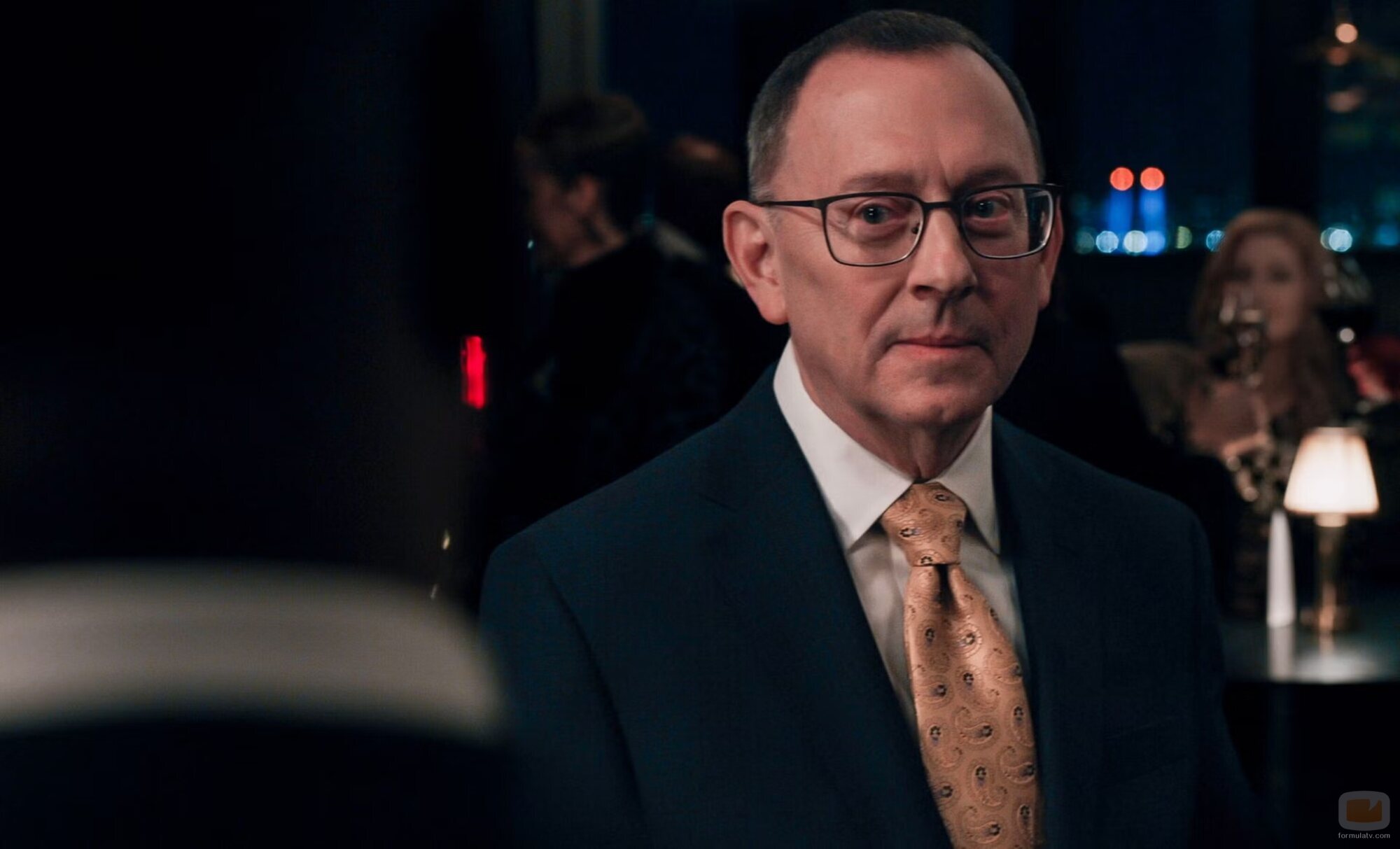 Michael Emerson en la temporada 2 y el capítulo 08 de 'Elsbeth'