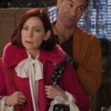 Carrie Preston y Eric McCormack en la temporada 2 y el capítulo 09 de 'Elsbeth'