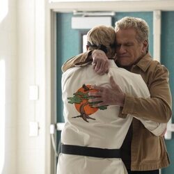 William Zabka y Martin Kove en 6x13 'Mirar atrás' de 'Cobra Kai'