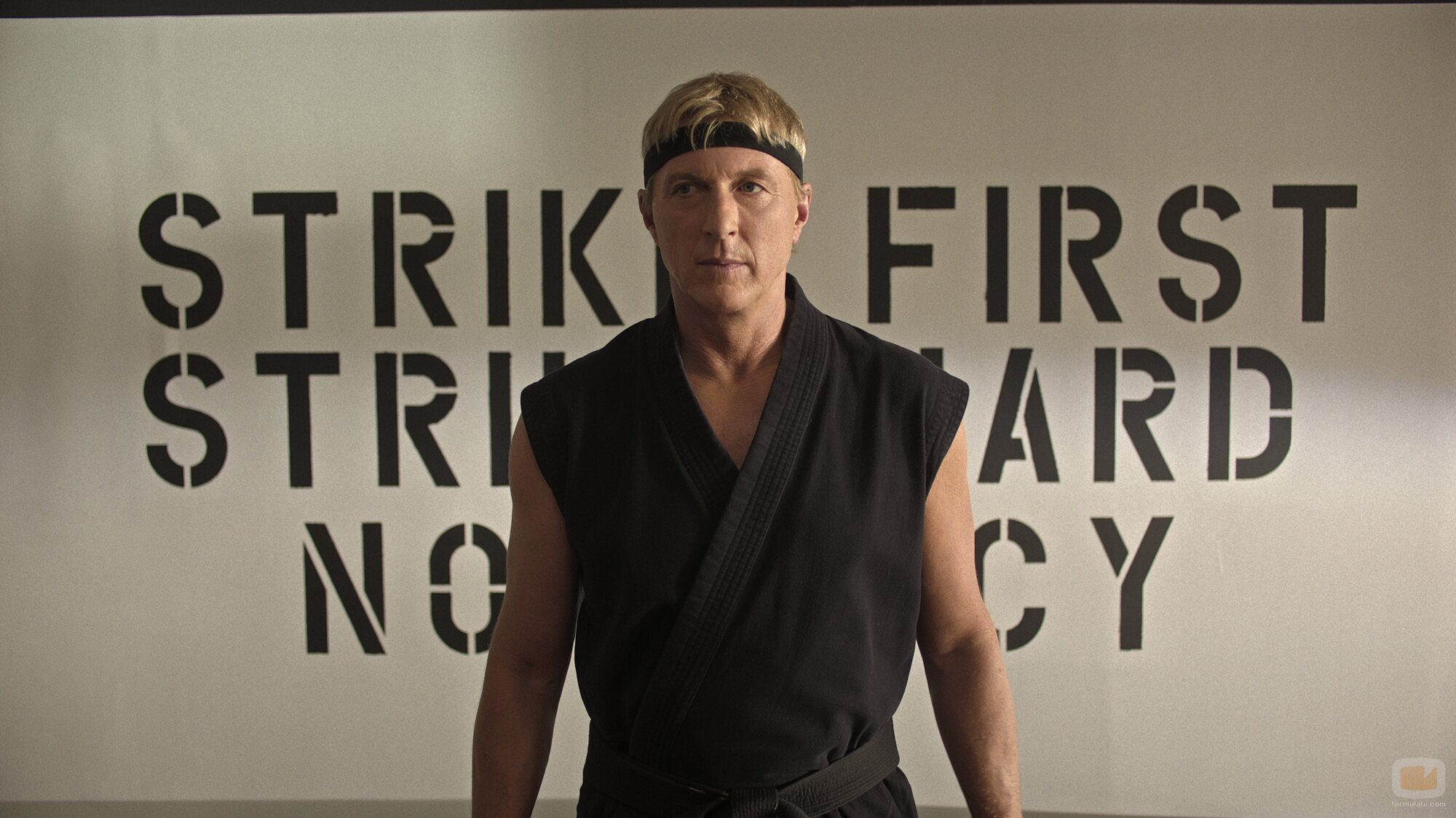 Foto de William Zabka en 6x15 titulado 'Exdegenerado' de 'Cobra Kai'