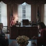 Angela Bassett y Robert De Niro en 1x01 titulado 'Episodio 1' de 'Día cero'