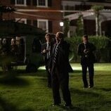 Robert De Niro y Jesse Plemons en 1x01 titulado 'Episodio 1' de 'Día cero'