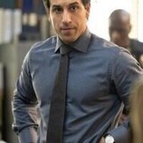 Deniz Akdeniz en 1x06 'Resaca' de 'High Potential'