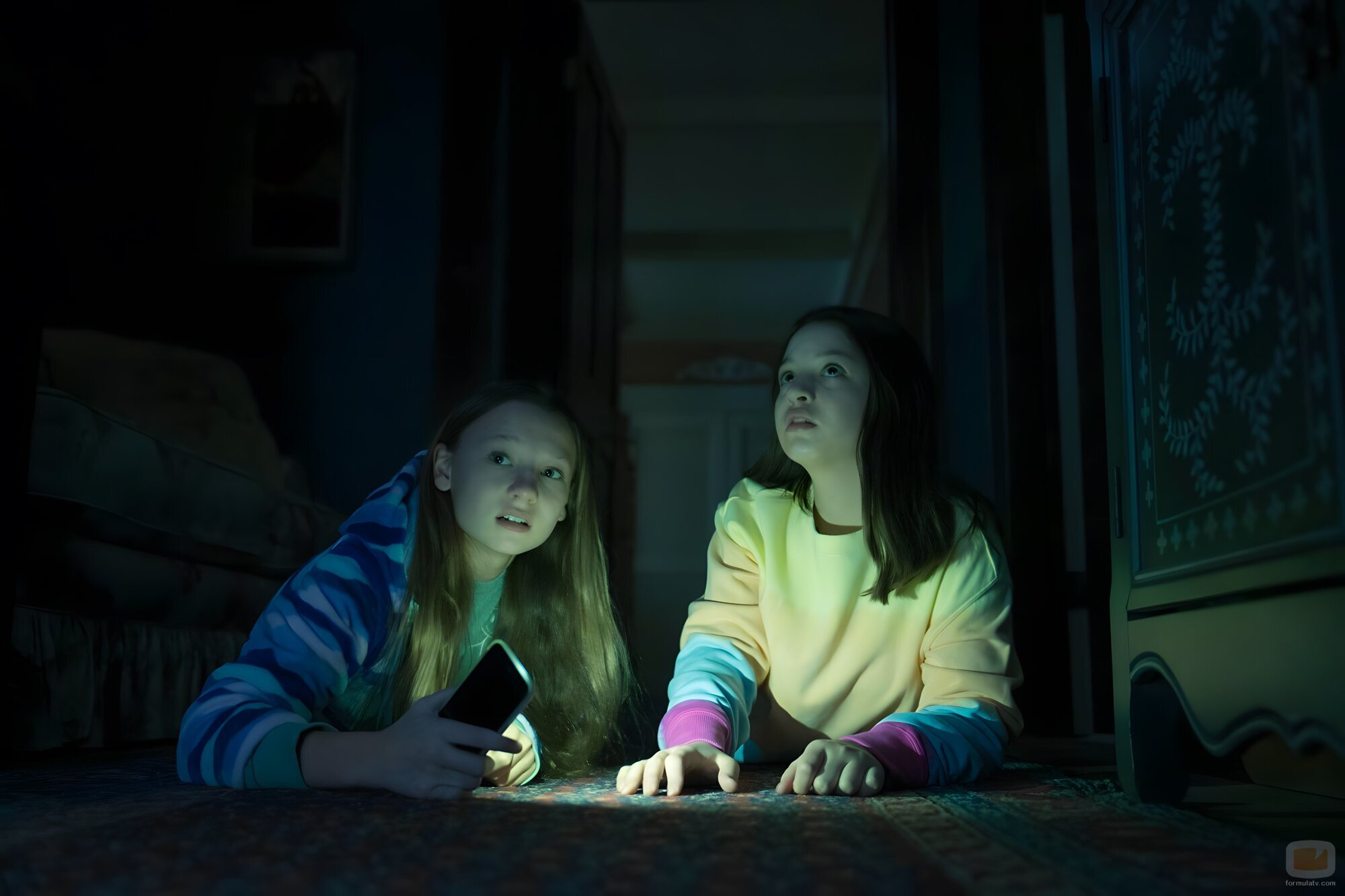 Maddy Crocco y Dalya Knapp en Capítulo 5 titulado 'Cómo pilotar un avión' de 'Evil'
