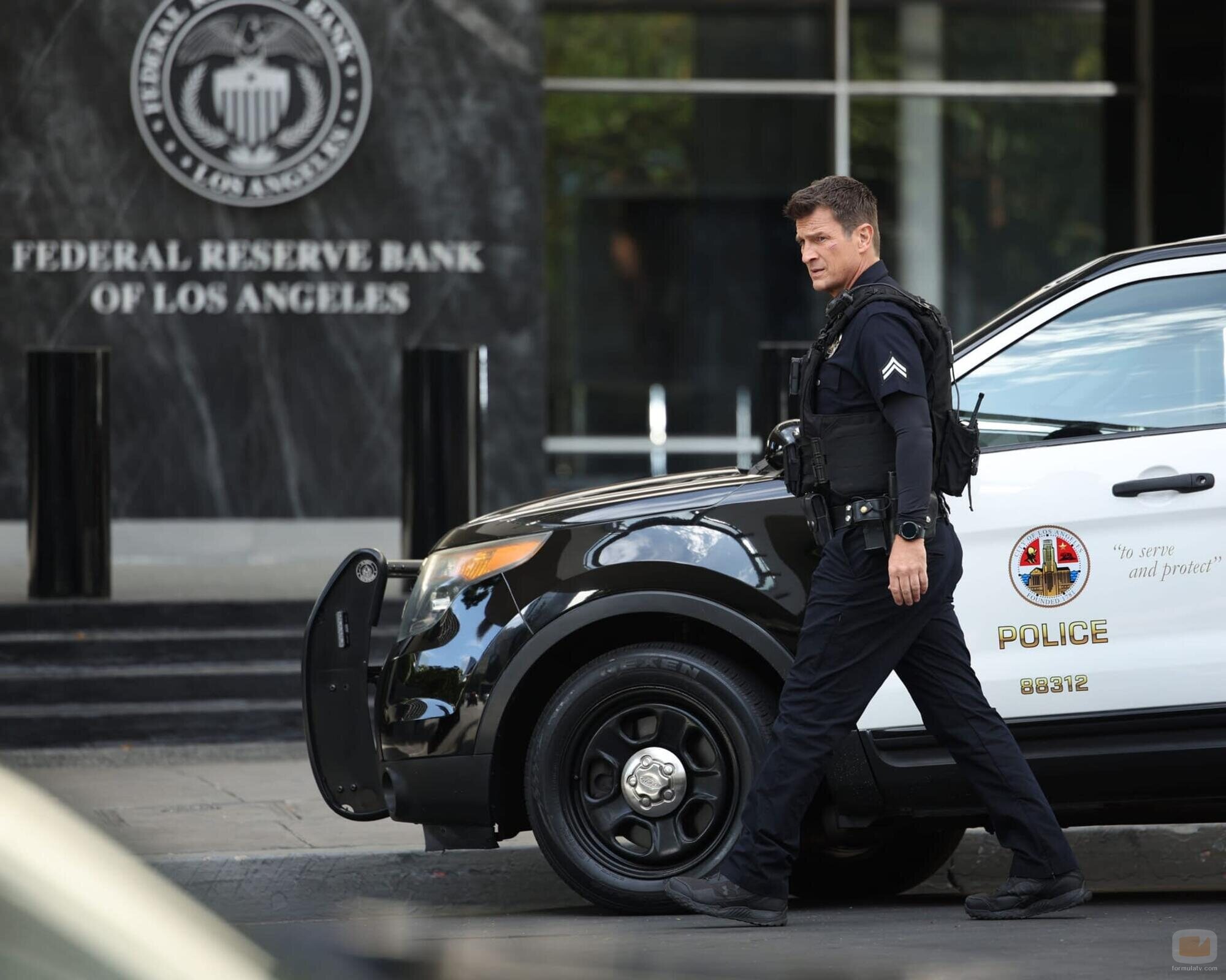 Nathan Fillion en Capítulo 1 titulado 'Contraatacar' de 'The Rookie'