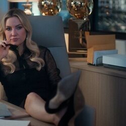 Escena de Kate Hudson en el 1x03 de 'Una nueva jugada'