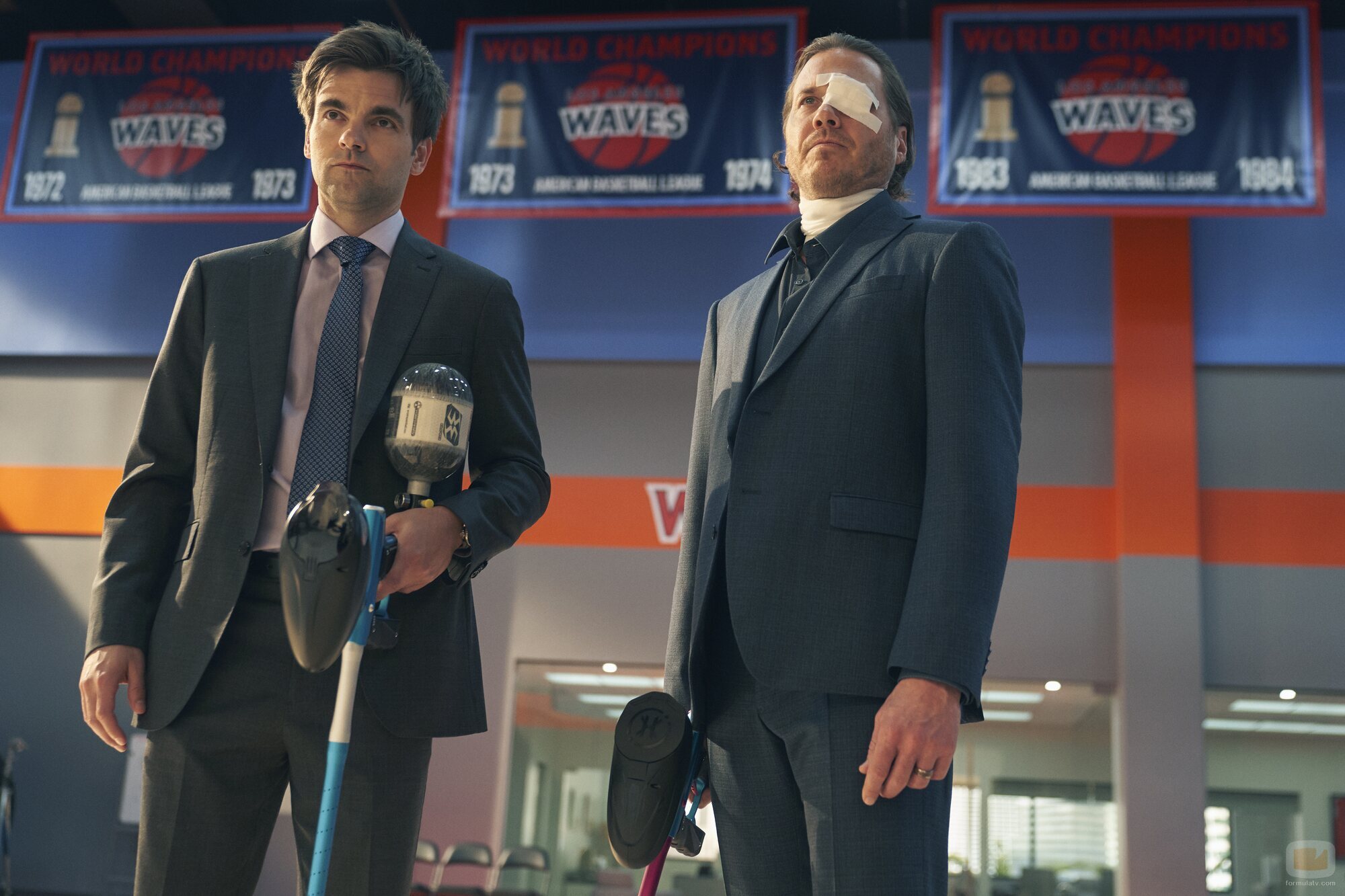Scott MacArthur y Drew Tarver en 1x06 'Los nervios' de 'Una nueva jugada'