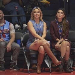 Brenda Song y Kate Hudson en 1x06 titulado 'Los nervios' de 'Una nueva jugada'