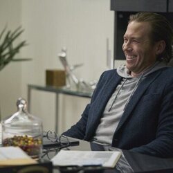 Scott MacArthur en 1x07 titulado 'Sororidad' de 'Una nueva jugada'